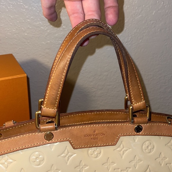 Authentic Louis Vuitton Vernis brea GM cream marshmallow tote everyday bag - Picture 10 of 15